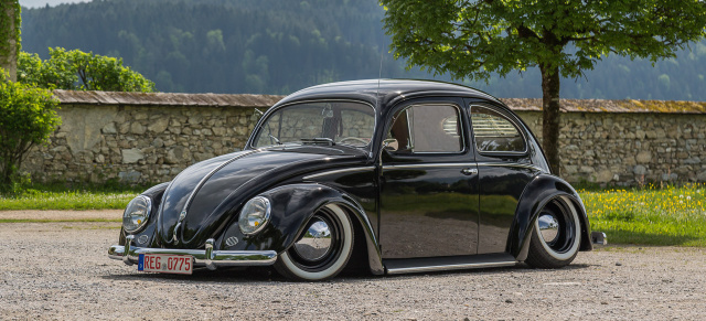 Ovale Oldie-Ouvertüre: Tiefer kann ein 1955er VW Käfer nicht mehr sinken