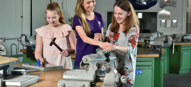 Mädels, es gibt Arbeit: : Girls’ Day bei Volkswagen Nutzfahrzeuge in  Hannover -  hier macht Ausbildung  richtig Spaß! 