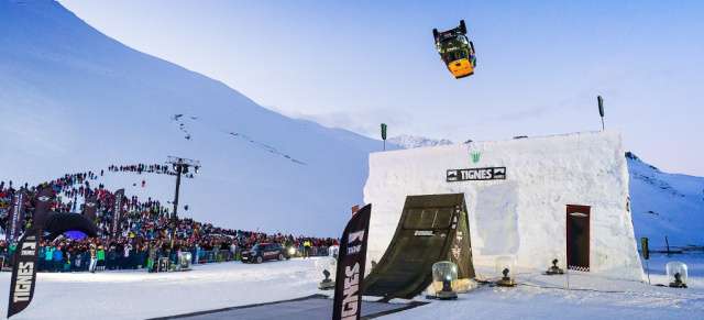 VIDEO: Total abgefahren! Weltweit erster Backflip mit einem MINI bei MONSTER Energy-Event: Guerlain Chicherit setzt mit seinem Rekordsprung die Pisten von Tignes in Brand.
