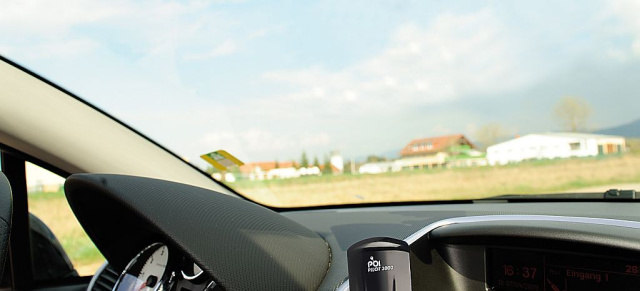 POI Warner: Für mehr Sicherheit auf den Straßen: Kleine Hightech-Box