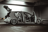 VW Golf GTI geht immer: Oryxweißer Flachmann mit funkelnden Kreuzspeichen