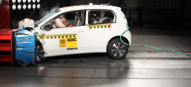 E-up! im ADAC Crashtest: Wie sicher ist der wirklich?: So verkraftet des VW e-up! das Mehrgewicht und die  Hochvoltstrom-Batterie im Crashtest!