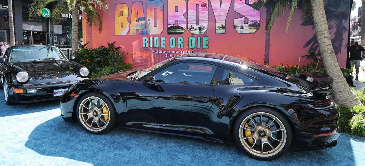 Porsche ride online