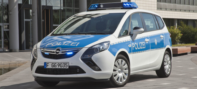 Streifenwagen: Opel Zafira als Polizeifahrzeug