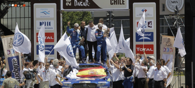 VW Race Touareg verteidigt Dakar-Titel 2010: Carlos Sainz und Lucas Cruz haben am Ende die Nase vorn undgewinnen die Dakar 2010
