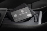 Geld und Versicherung in einer Karte: Neue Porsche Kreditkarte aus Edelstahl