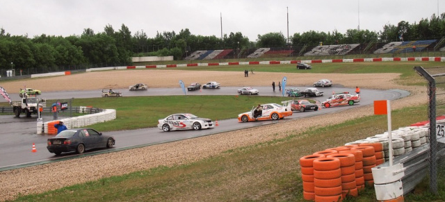 Neuer Guinness World Record: Dauer-Driften auf dem Nürburgring: Am 16. Juni wurde im Rahmen der Drift United Nürburgring Edition 2012 ein neuer Weltrekord im Dauer-Driften aufgestellt. VAU-MAX.de war dabei.