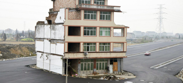 Deshalb steht in China ein Haus auf der Autobahn: Chinesisches Ehepaar weigerte sich ihr Haus unter Wert zu verkaufen