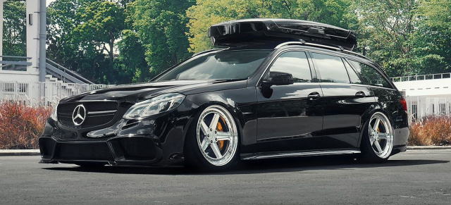 Mercedes E63 AMG Tuning: Tief-Schwarz: Unten angekommen steht das E63 T-Modell auf seinen 20-zölliigen Rotiform besser da