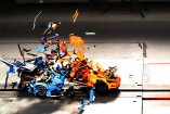 Hier zerlegt es zwei Lego-Klassiker bei 60 km/h: Crash-Video: Lego Technic Porsche vs. Bugatti
