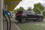 Ab in den Urlaub mit dem E-Auto: So klappt das Bezahlen an den Ladesäulen im Ausland