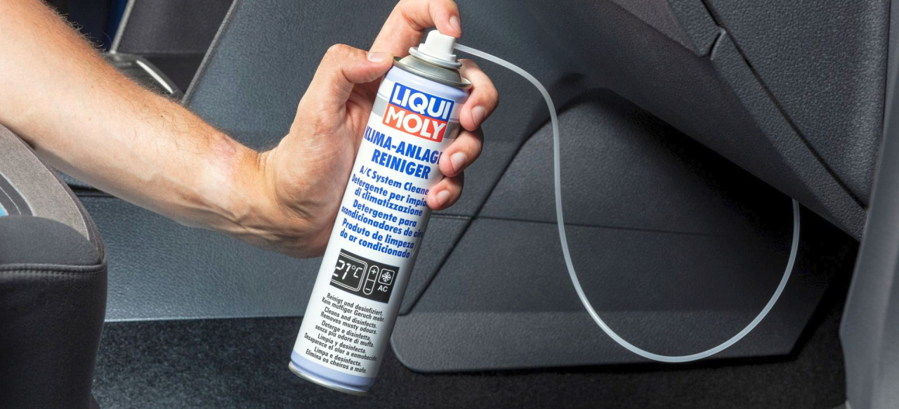 Was tun, wenn die Klimaanlage im Auto stinkt?: Do-it-yourself oder  professionelle Klimaanlagenreinigung kann helfen - News - VAU-MAX - Das  kostenlose Performance-Magazin