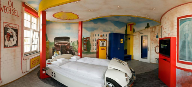 Schlafen wie im Auto-Himmel: V8 Hotel: Meilenwerk's stilvolle Themen-Unterkunft 