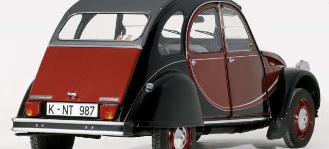 Touareg-Trail: Citroen 2CV Ente mit Mordssprung!: Anschnallen bitte: Freiflugeinlage über die Dünen!