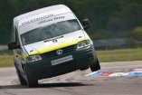 Racing mit dem VW Caddy: Die spinnen die Briten: Ein Renn-Caddy mischt den VW Racing Cup auf.