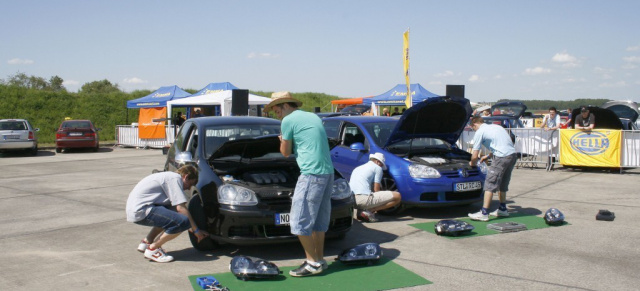 Scheinwerfer für lau! Der Hella Light Contest macht´s möglich!: Komm zum Schwab Tuning Day und nimm neue Scheinwerfer für deinen Wagen mit nach hause.