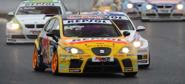 WTCC: Seat ist Weltmeister: Sensationelle Siegesfahrt von Tom Coronel in Lauf 2- SEAT-Pilot Rickard Rydell gewinnt im 1. Durchgang