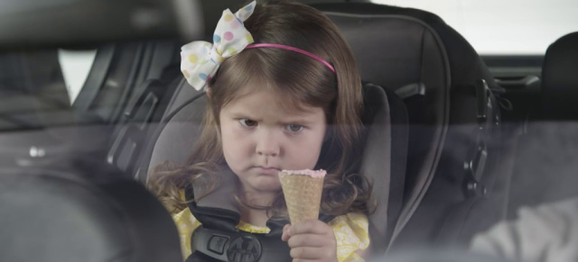 VIDEO 1: Im neuen Golf GTD sollte man kein Eis essen! : Neue augenzwinkernde VW-Kampagne zur kraftvollen Beschleunigung des neuen Golf GTD 