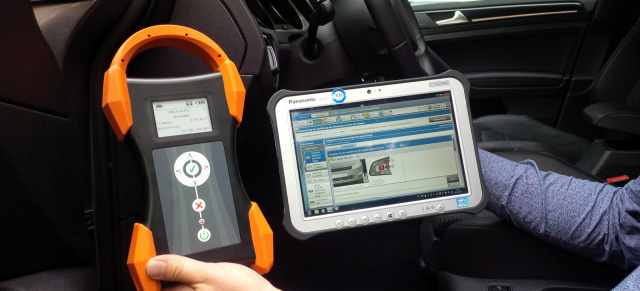 HU-Adapter checked die Fahrzeugelektronik: Ab Juli 2015 werden auch elektronische Systeme beim TÜV geprüft
