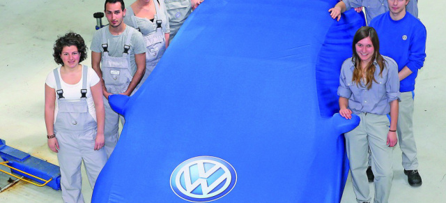 VW-Azubis bauen auch 2013 ihren Traum-GTI: 13 junge Frauen und Männer präsentieren beim GTI-Treffen in Österreich besonderes Ausstellungsstück