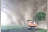 Nach dem Tornado: Tornado über Deutschland - wer zahlt bei Kfz-Schäden?