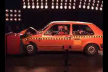 Der Klügere gibt nach: VW Käfer, Golf 2 und T3 im Crash-Test-Video