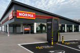 Supermarkt-Kette NORMA baut Ladenetz auf: 200 neue HPC-Schnelllader bei NORMA 2024