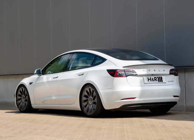Fahrspaß-Extender: H&R Gewindefahrwerk für das Tesla Model 3 - News -  VAU-MAX - Das kostenlose Performance-Magazin