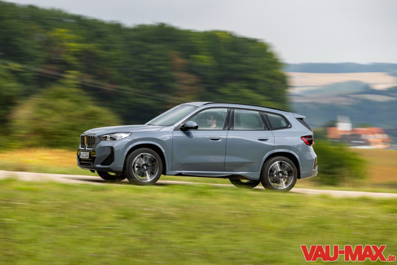 Der neue BMW X1 xDrive 23i (2023) im Fahrbericht: Ungleicher Cousin ...