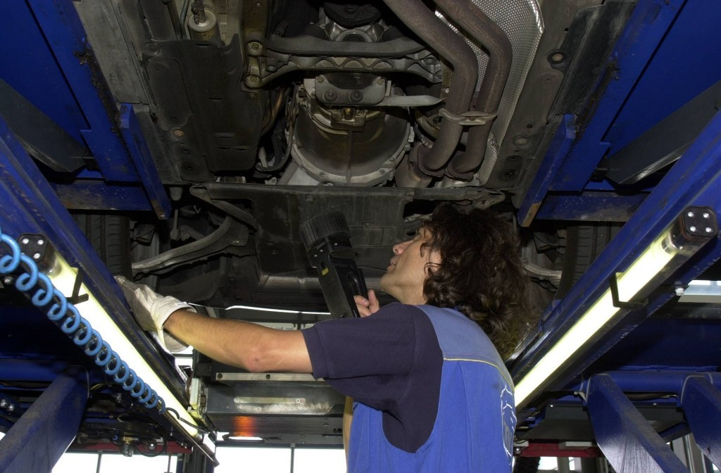 Bezahlt Das Arbeitsamt Reparatur Von Auto Auto selbst reparieren: Entweder richtig oder ab in die Werkstatt