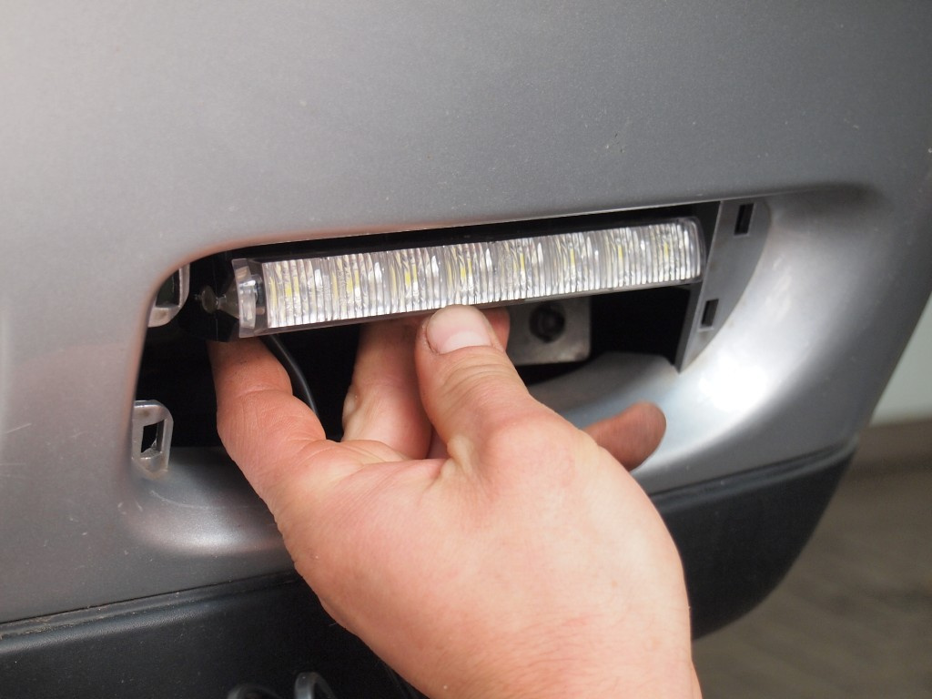 Einbau Tagfahrlicht HELLA LEDayLine 15 und 30 Neues, kompaktes LED