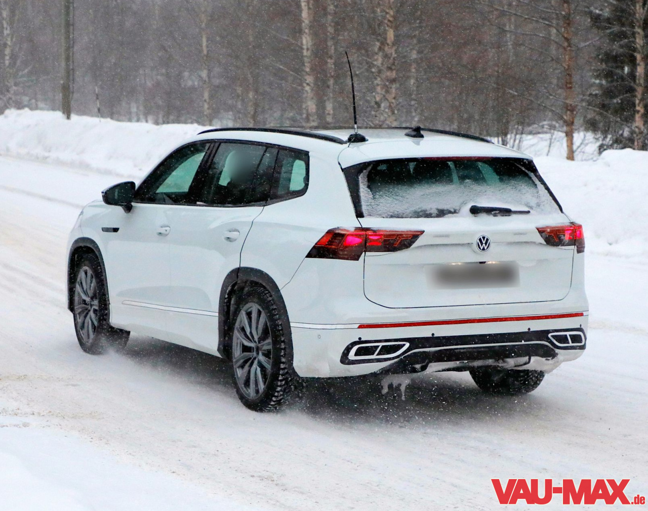 XXLTiguan 3 auf Testfahrt Aus den Tiguan Allspace wird der VW Tayron News VAUMAX Das