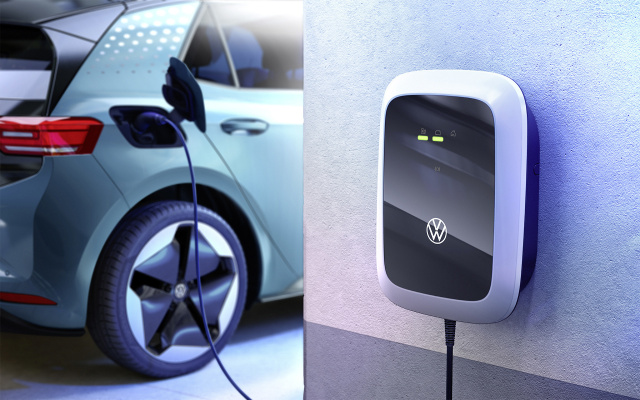 Steckdose vs. Wallbox im Test: Ladeverluste beim E-Auto - Bis zu 30% Strom  verpuffen - News - VAU-MAX - Das kostenlose Performance-Magazin