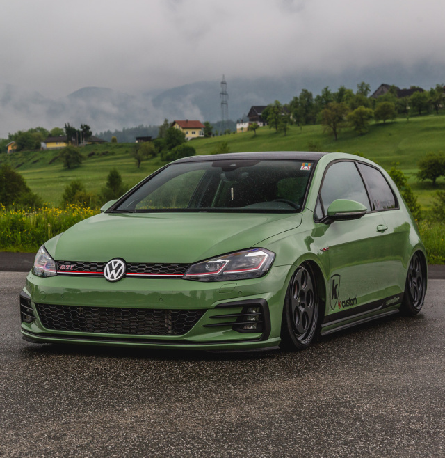 Nummer 33 lebt: Tiefer VW Golf 7 GTI Performance mit schickem Lack