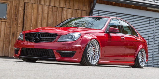 Mercedes Benz C63 Amg Mit Airride Das Feuerrote Spielmobil