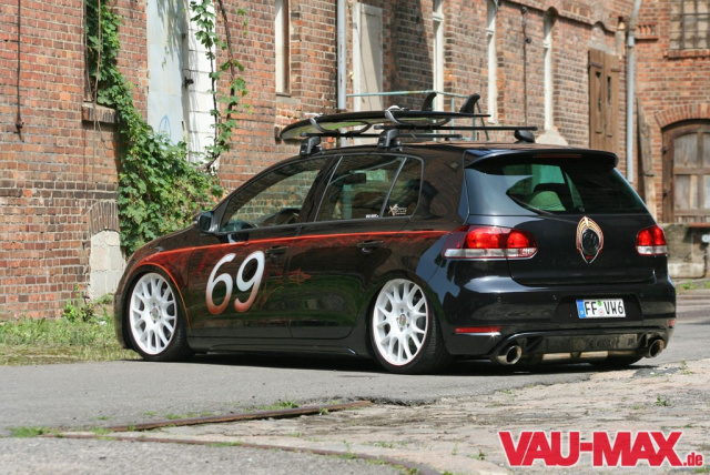 Sieger Hella Show and Shine Award 2010 - Golf 6 GTI deluxe-Tuning –  Airride, BBS-Felgen und coole Lackierung: So schick und tief kann ein  getunter Golf 6 GTI sein - Auto der