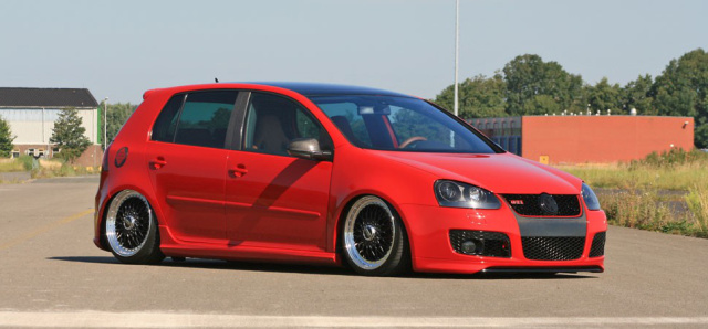 The Red Carbon-GTI: OEM ++ - feinstes Feintuning am 2005er Golf 5 GTI -  Auto der Woche - VAU-MAX - Das kostenlose Performance-Magazin