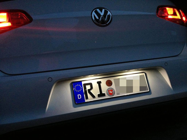 Originale VW LED-Kennzeichen-beleuchtung für den VW Golf 7 zum